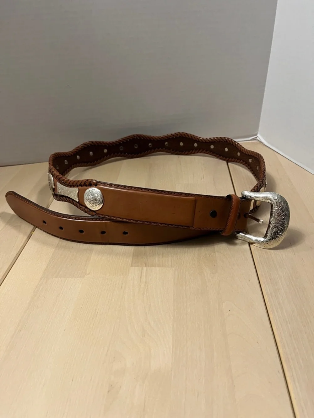 Tony Lama Brown Leather Scalloped Belt w/ Silver Tone Conchos Mens 42